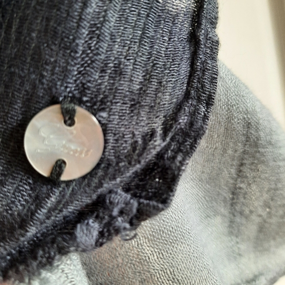 Guess Scarf - Picture 2 of 4